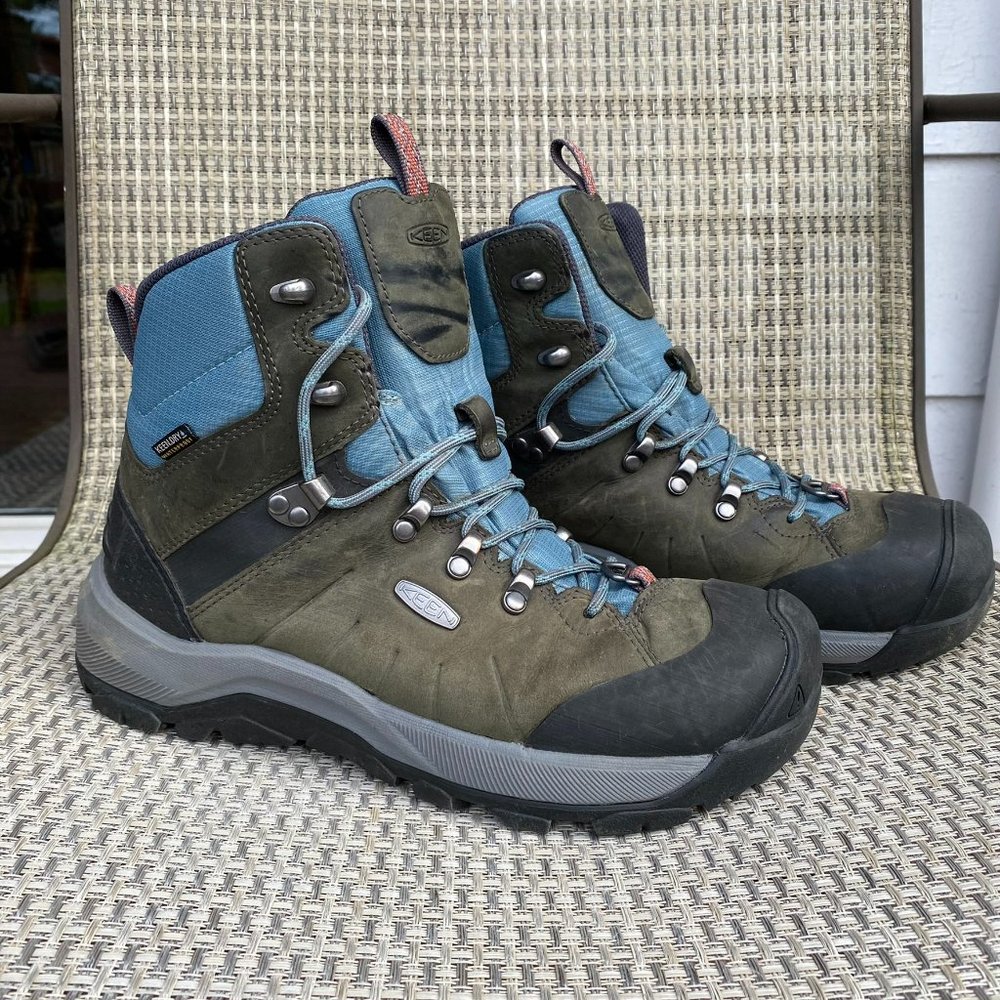Women's 8.5  Keen Revel IV Polar Boot